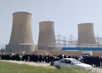 Cadenas humanas se extienden por centrales y puentes de Irán ante las amenazas de Trump