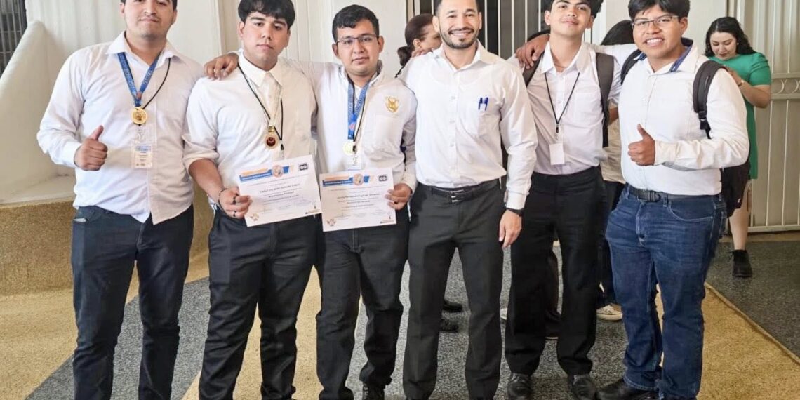 ¡Triunfa el talento científico! Refrenda la Universidad su excelencia académica; estudiantes conquistan oro y plata en la XXXV Olimpiada Nacional de Química