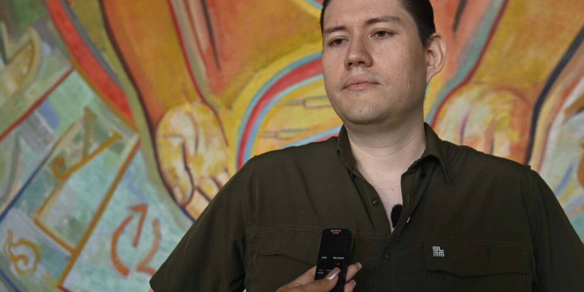 Juan Diego Véjar, investigador de la Facultad de Filosofía y Letras de la UAS, gana la Medalla Alfonso Caso, máxima distinción de posgrado de la UNAM