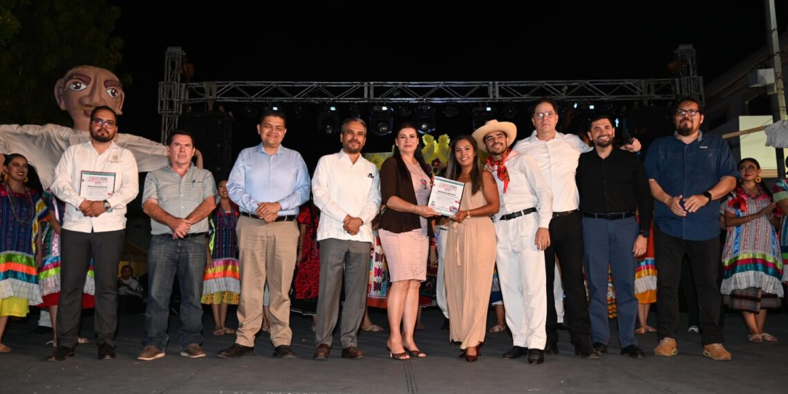 La Guelaguetza y el color de Oaxaca engalanan el inicio del XXXI Festival Internacional Universitario de la Cultura 2026, en el 153 aniversario de la UAS