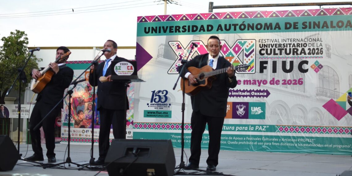 ¡Nostalgia y boleros! El Trío Azteca Culiacán cautiva al público del FIUC y rinde homenaje a las mamás con una noche “De romance y algo más”