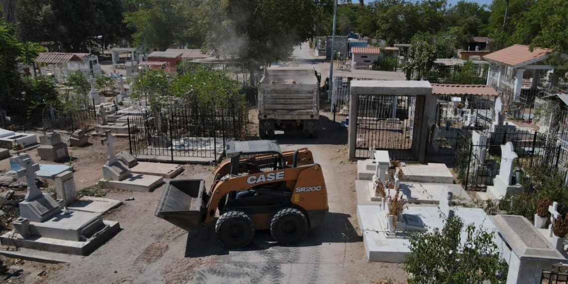 Garantiza Gobierno de Ahome limpieza en panteones municipales
