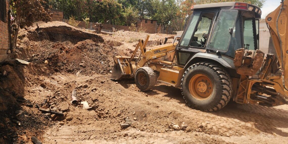Gobierno de El Fuerte inicia construcción de vivienda para adulta mayor afectada por incendio