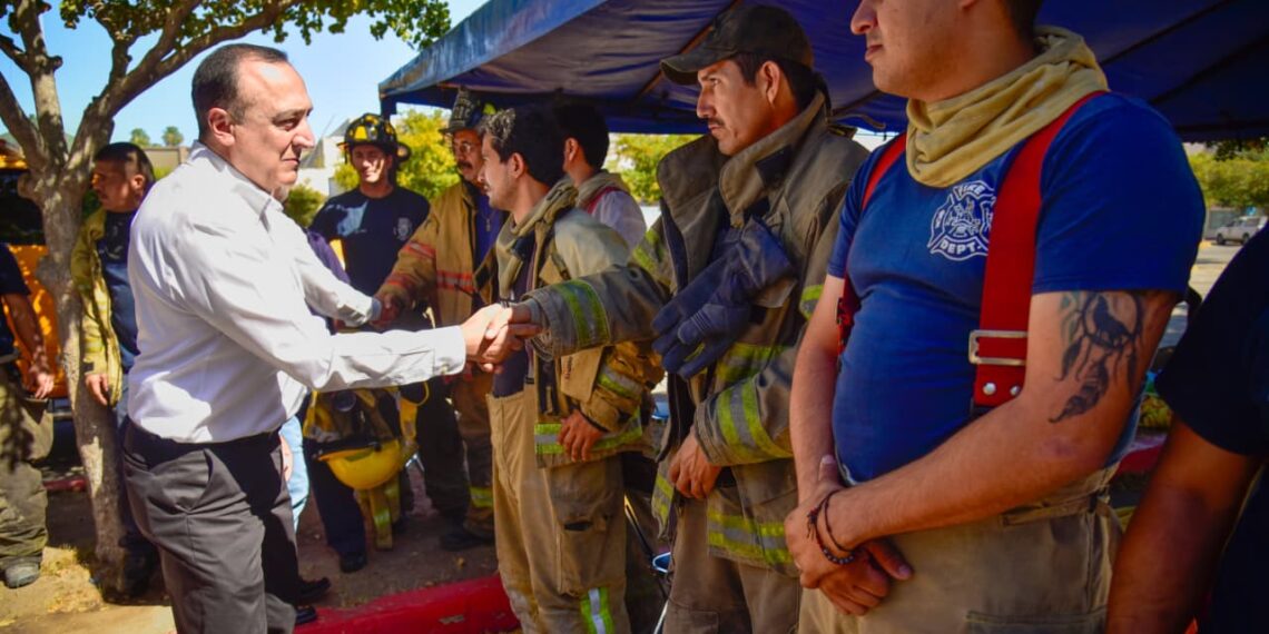 Reconoce Protección Civil coordinación y apoyo ciudadano durante labores de rescate por incendio en Los Mochis