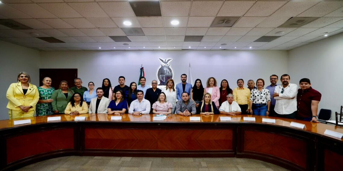 Gobernadora Yeraldine Bonilla se reúne con diputados locales