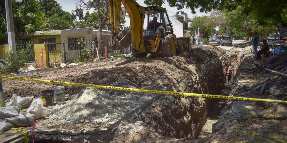 Avanza Gobierno Municipal en atención de drenajes colapsados en Ahome
