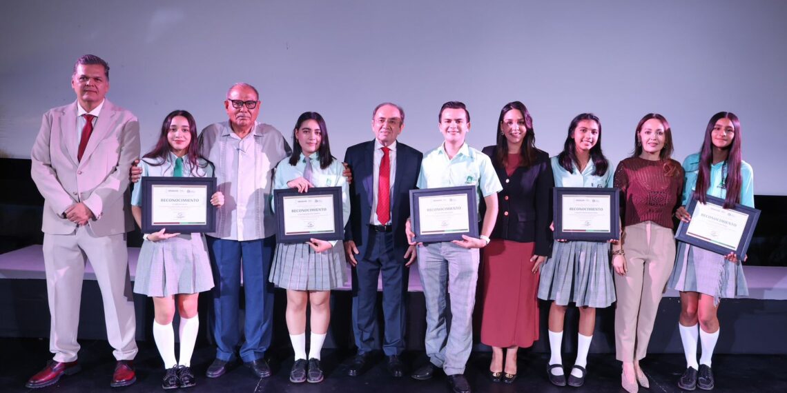 ¡Feliz Día del Estudiante! Reconoce COBAES a cinco estudiantes con el Premio Bachiller Ejemplar 2026