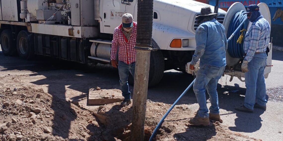 JAPAF realiza mantenimiento al drenaje en el sector del mercado municipal de San Blas