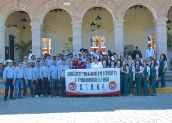 Gobierno de El Fuerte conmemora el Día del Trabajo con acto cívico y desfile sindical