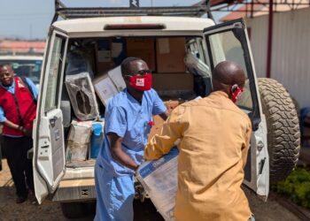 OMS mantiene no restringir viajes a RD del Congo ni Uganda por ébola, tras medida adoptada por EE.UU.