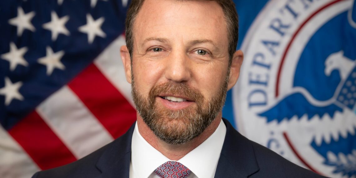 Markwayne Mullin, secretario de Seguridad Nacional de EE.UU, llega a México en medio de fuertes tensiones