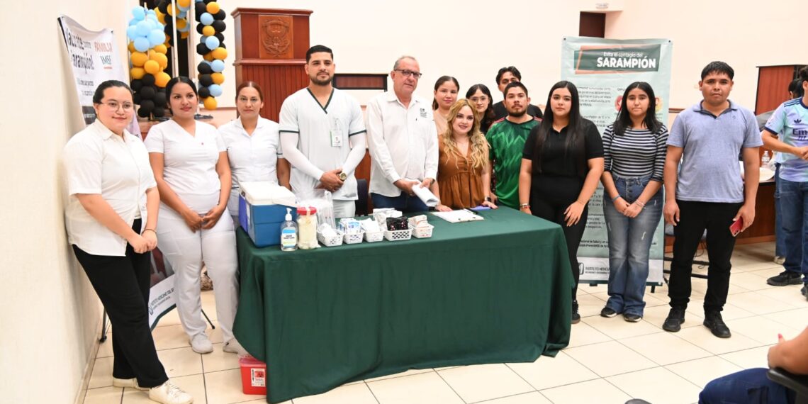 A través de la Unidad de Bienestar Universitario y el IMSS, la UAS realiza con éxito jornada de vacunación en la Preparatoria Semiescolarizada