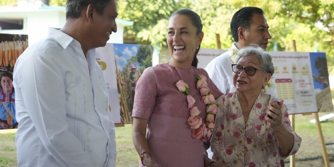 Conservar el maíz nativo es defender la soberanía alimentaria: Presidenta Claudia Sheinbaum encabeza asamblea de “El Maíz es la Raíz”, en Pijijiapan, Chiapas