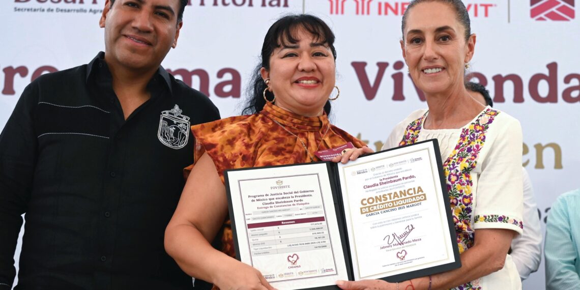 Vivienda para el Bienestar ayuda al crecimiento económico al aportar 1% al PIB y beneficia a 30 millones de personas: Presidenta Claudia Sheinbaum entrega viviendas en Tuxtla Gutiérrez, Chiapas