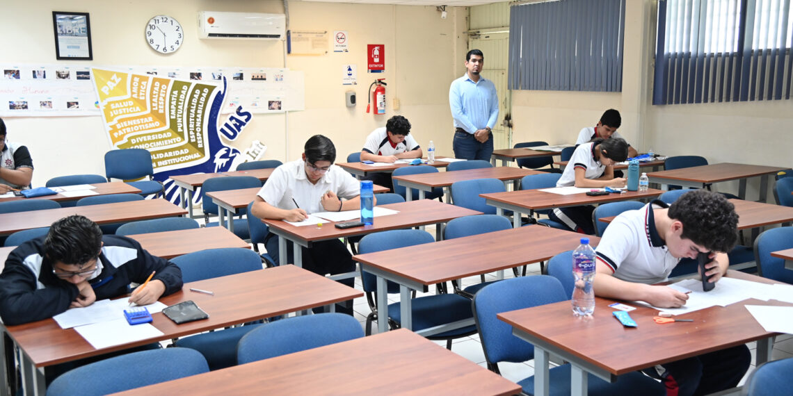 Recibe la UAS a los mejores talentos de secundaria en el Concurso Nacional de Física; inspiran a estudiantes a sumergirse en la ciencia y la investigación
