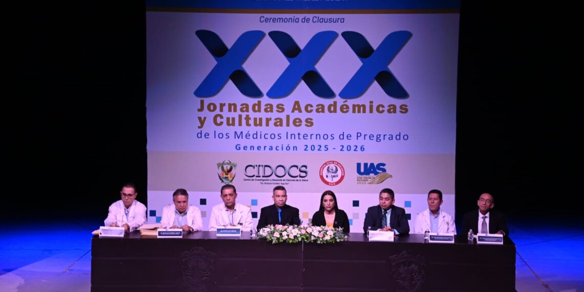 ¡Excelencia médica y empatía! Egresa la Generación 2025-2026 de Médicos Internos de Pregrado del CIDOCS y Hospital Civil; 96 nuevos profesionales listos para el futuro