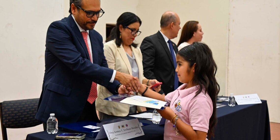 Egresan más de 80 niños y niñas del programa infantil de inglés PET del Centro de Estudio de Idiomas de la UAS; herramientas globales para el desarrollo integral