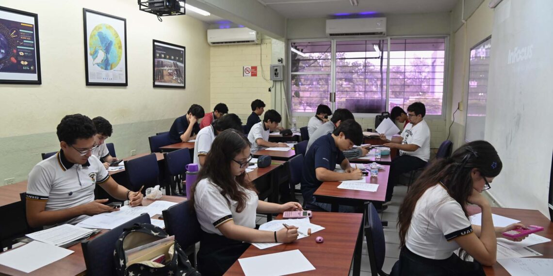 La UAS y CONFÍE fortalecen la formación científica; realizan la 16 Olimpiada Estatal de Astronomía con participación de estudiantes de todo Sinaloa