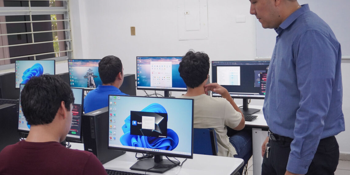 Moderniza la Facultad de Arquitectura UAS sus espacios académicos con 40 equipos de cómputo de última generación, rumbo a la bimodalidad