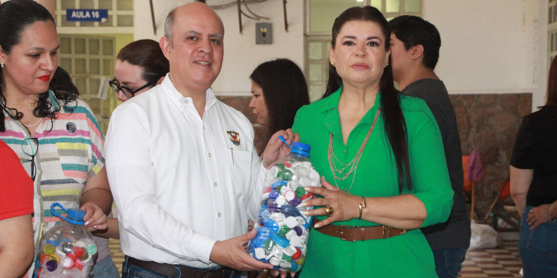 Impulsa UAS la cultura del reciclaje; el Centro de Estudio de Idiomas y PISI entregan más de una tonelada de material a Bienestar Universitario