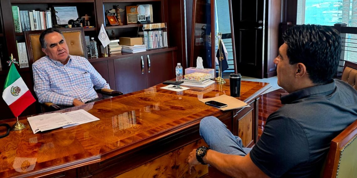 El Rector Jesús Madueña Molina se reúne con “El General” Adán Amézcua, ícono del beisbol, para compartir agenda deportiva que sume a la formación integral en la UAS