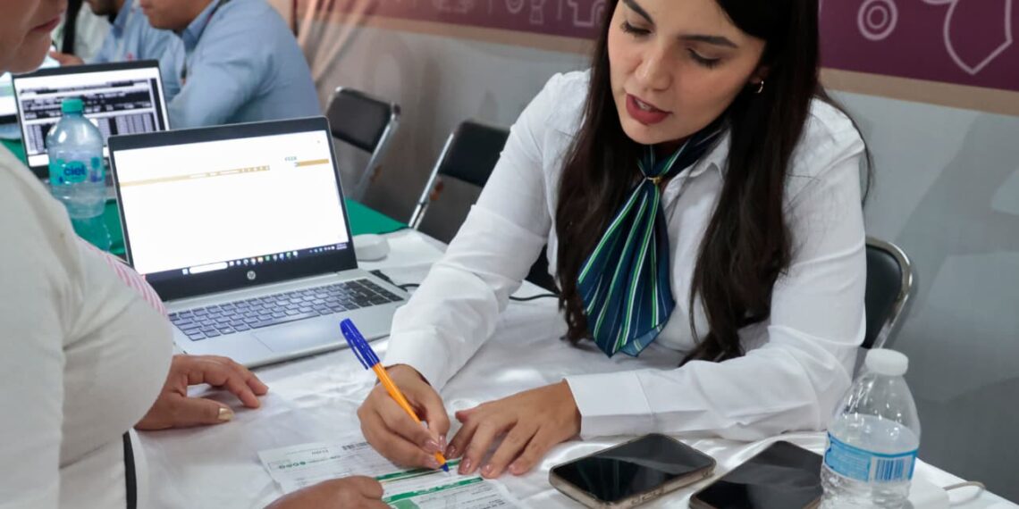 CFE atiende a usuarios por inconformidades relacionadas con facturación del servicio eléctrico