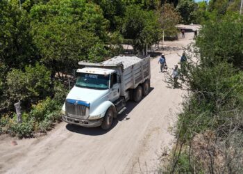 Alcalde Gildardo Leyva supervisa rehabilitación de calles y caminos en comunidades rurales de El Fuerte