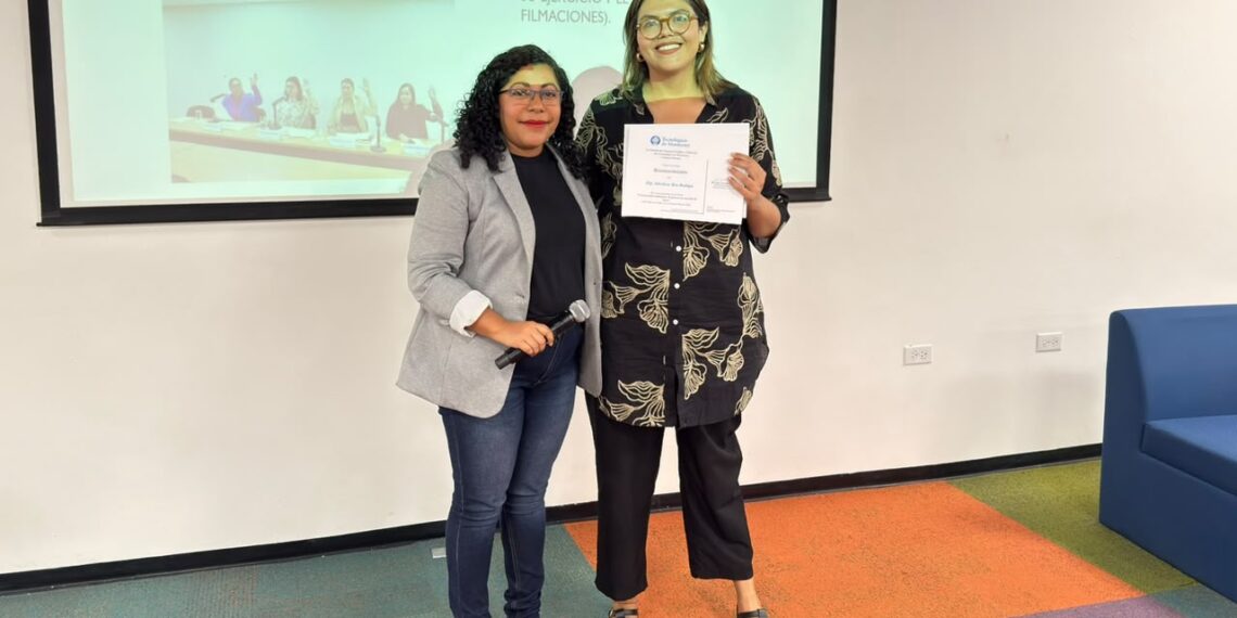 Sthefany Rea imparte charla a estudiantes del Tec de Monterrey