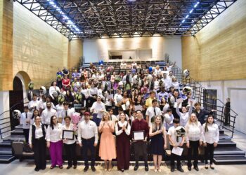 Se gradúan 52 alumnos de PANNASIR e ISEJA; DIF Ahome les ofrece emotiva ceremonia