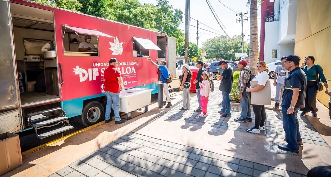 La Cocina Móvil de DIF Sinaloa llevo alimento a familias del Hospital Pediátrico