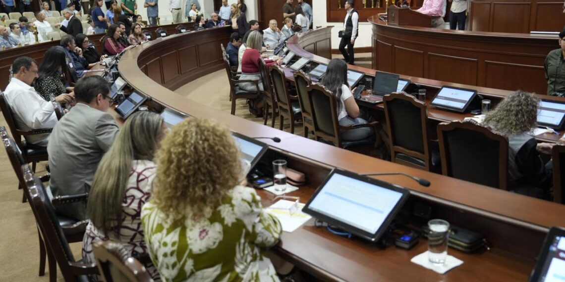 Congreso aprueba licencias indefinidas de los diputados Rodolfo Valenzuela Sánchez y Kristiam Alexis Espinoza García