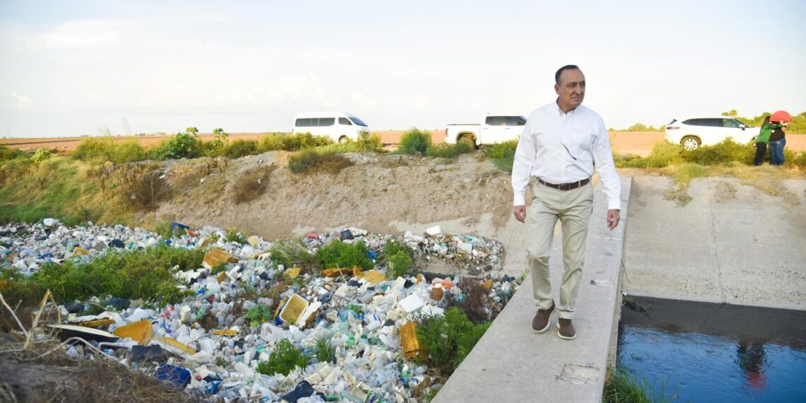 Ayuntamiento y módulo Santa Rosa limpiarán enorme tapón de basura en el cauce del dren Mochicahui