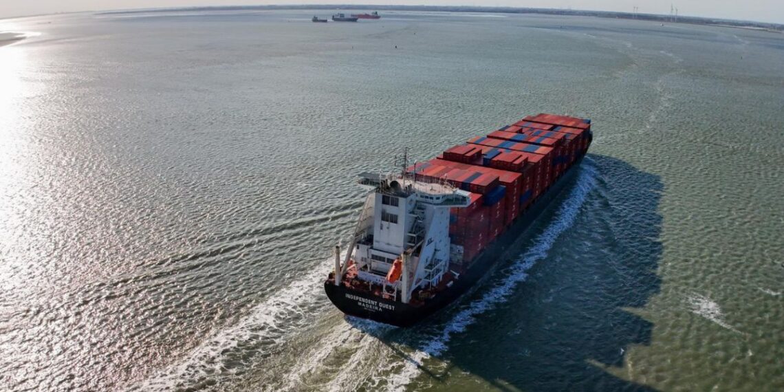 Trump asegura que barcos cargados de petróleo están empezando a salir de Ormuz