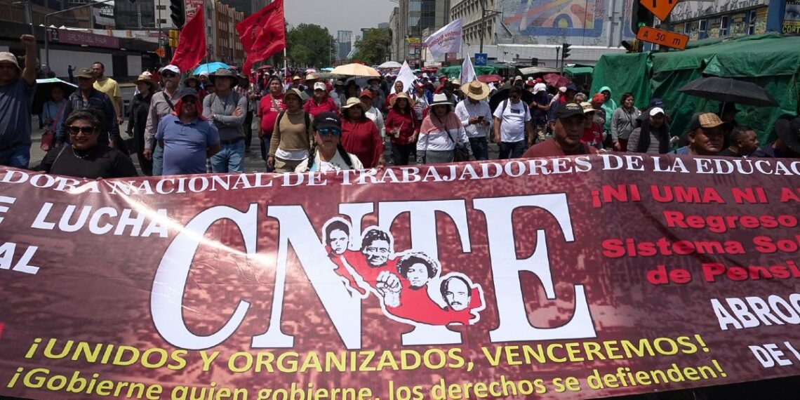 Gobierno destaca mejoras laborales para maestros en medio del conflicto con la CNTE
