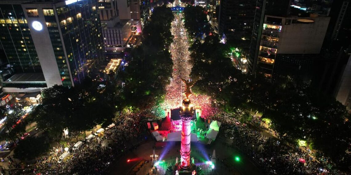Kenia Os celebró en el Ángel de la Independencia el triunfo de la Selección mexicana y NADIE la reconoció
