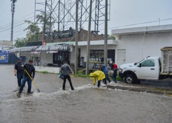 Llama Protección Civil a mantenerse atentos ante las intermitentes lluvias, para no ponerse en riesgo