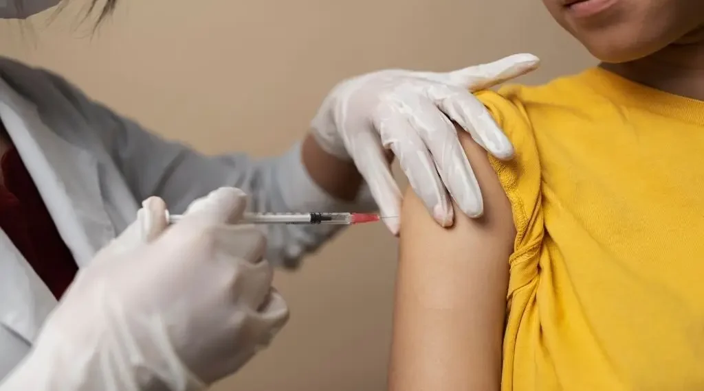 Piden al gobierno de Sheinbaum incorporar la vacuna contra el dengue para evitar nuevas epidemias