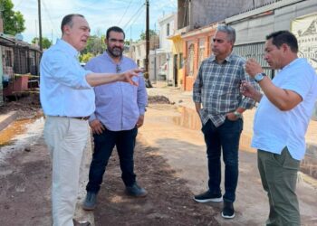 Supervisa Antonio Menéndez reposición de colector sanitario en la colonia Texas