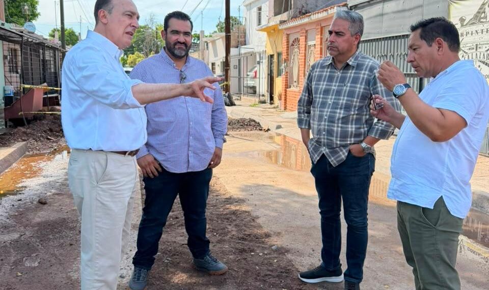 Supervisa Antonio Menéndez reposición de colector sanitario en la colonia Texas