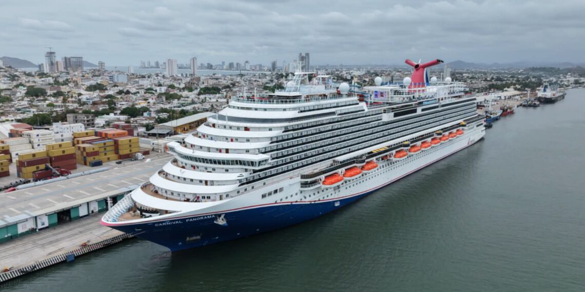 Recibe Mazatlán al “Carnival Panorama” con más de 4,800 pasajeros