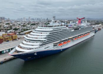 Recibe Mazatlán al “Carnival Panorama” con más de 4,800 pasajeros