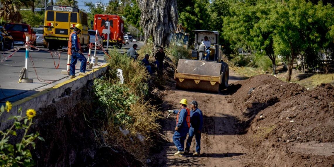 Ayuntamiento de Ahome actúa conforme a la ley para mitigar riesgos en Dren Cañero