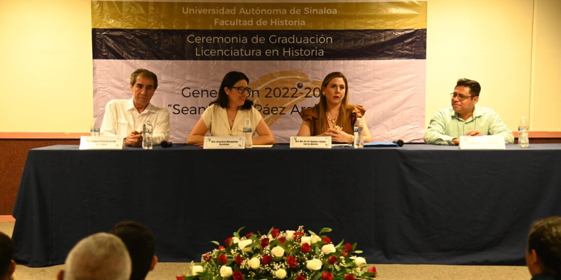 Nuevos historiadores de la UAS asumen el compromiso de preservar el pasado y generar conciencia histórica; egresa la generación 2022–2026
