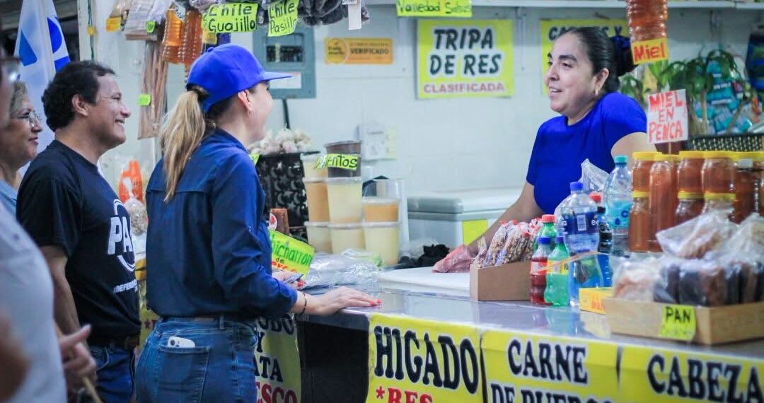 Roxana Rubio escucha a comerciantes de Navolato y refrenda su compromiso con la economía local