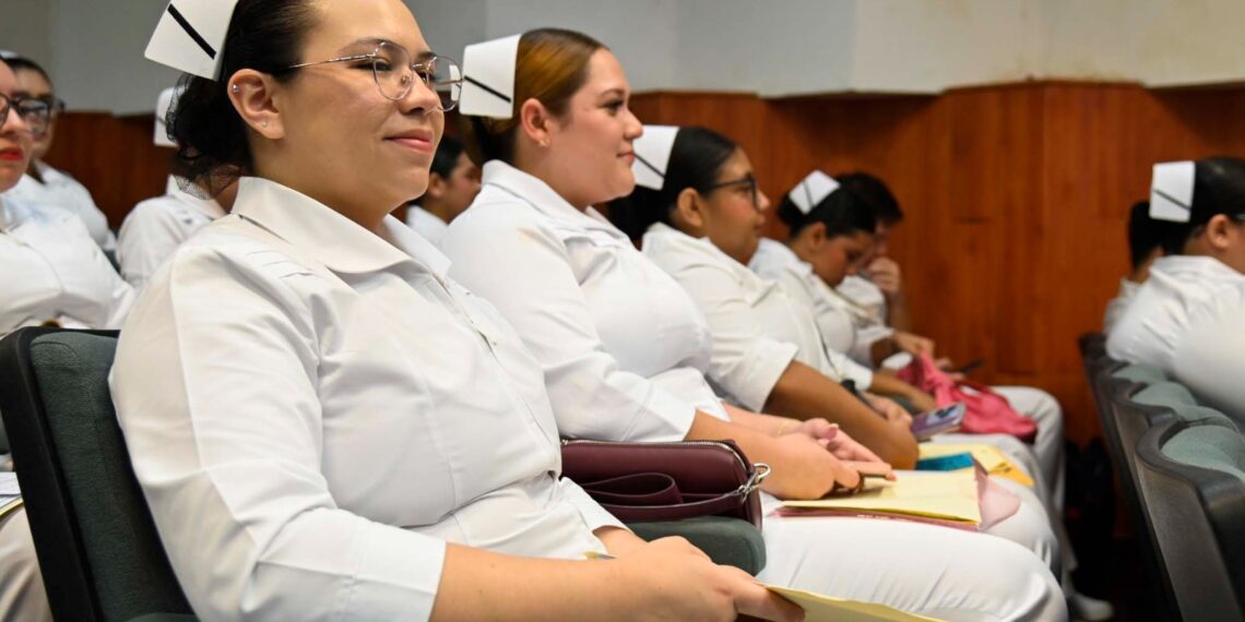 Asigna la Facultad de Enfermería Culiacán plazas de servicio social a 612 pasantes, para brindar atención de calidad a las familias sinaloenses