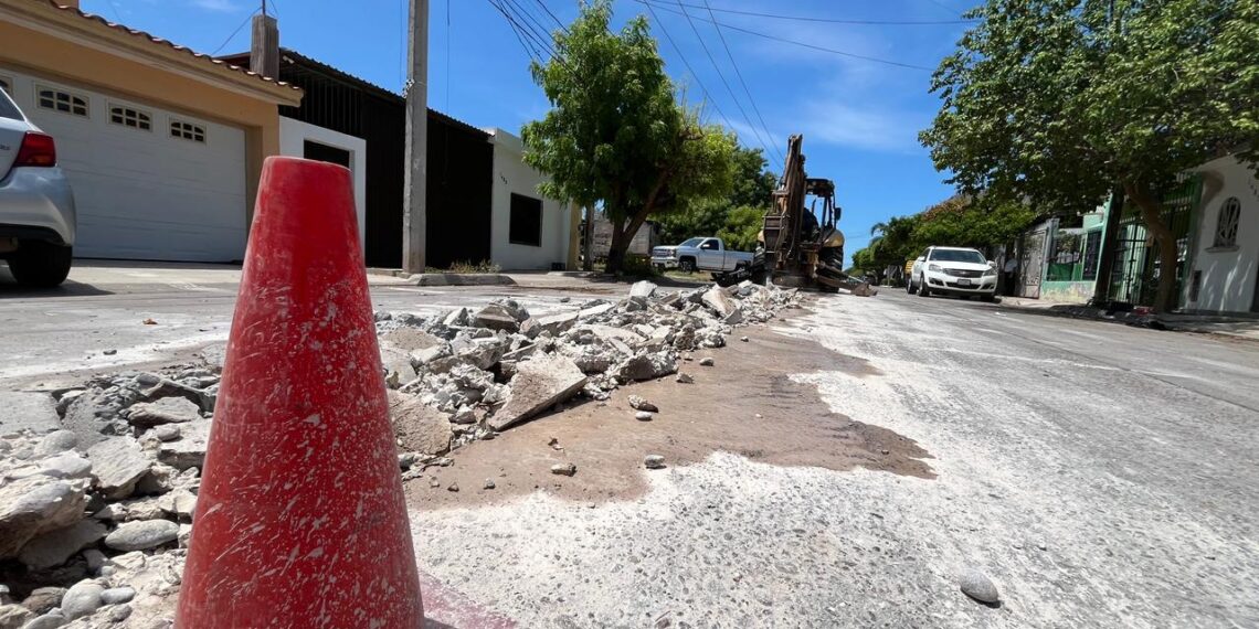 Atiende JAPAMA rehabilitación y mantenimiento de drenajes y tapas dañadas