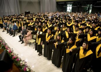 Ahome celebra a nuevas maestras y maestros egresados de la UPES