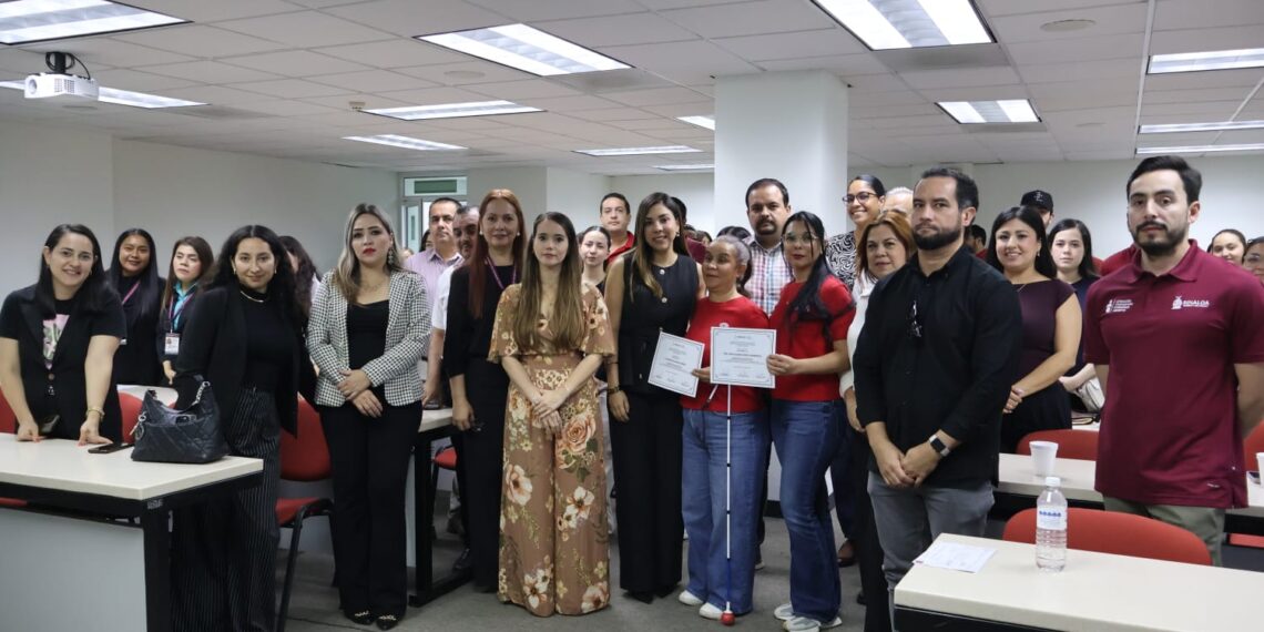 Gobierno del Estado promueve la inclusión con conferencia sobre discapacidad visual