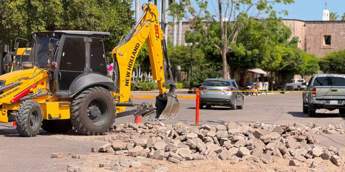 Avanza la rehabilitación de la calle Cinco de Mayo en la cabecera municipal de El Fuerte