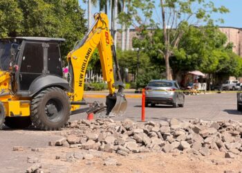 Avanza la rehabilitación de la calle Cinco de Mayo en la cabecera municipal de El Fuerte